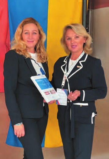 Доценти Анжеліка Якимець і Ірина Скрипник на конгресі FDI. Женева, 2022 р.