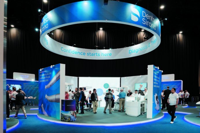 Учасники конгресу Dentsply Sirona World у Дубаї.
