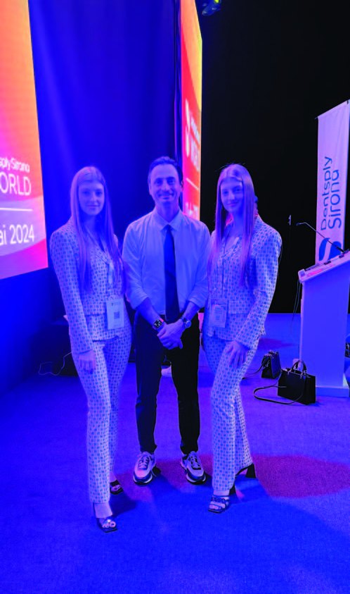Анна і Юлія Бодаква з доктором Манором Хасом на Dentsply Sirona World Dubai 2024