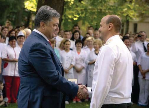 Отримання державної нагороди з рук Президента. 2016 р.