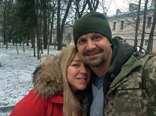 Перша зустріч з коханою дружиною Вікторією біля госпіталю після початк