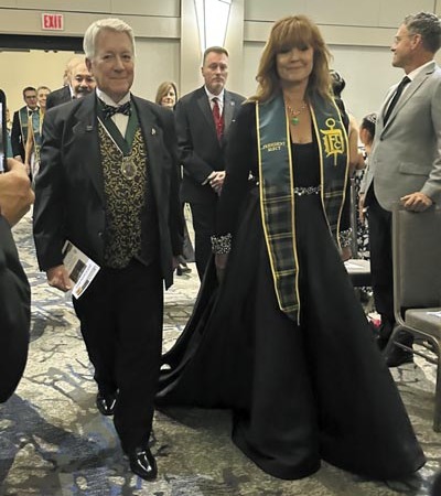 На марші на ICD Canada Convocation поруч із президентом Секції II докторкою Лізою Бентлі.