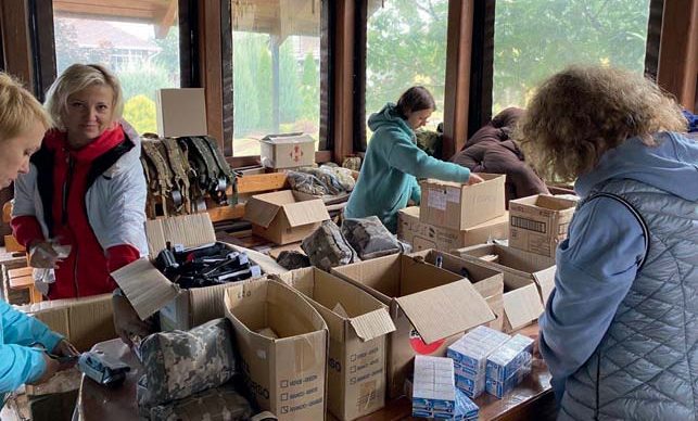 Волонтерська робота: формування аптечок для фронту