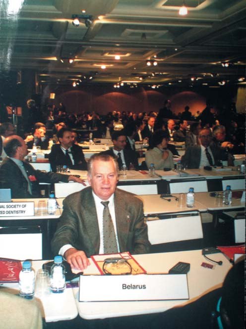 На конгресі FDI у Відні, Австрія. 1995 р.