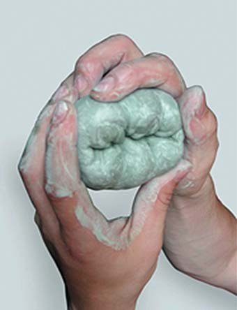 Моделювання моляра нижньої щелепи з глини (ОмДМУ).