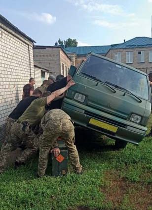 Бойовий шлях капітана медичної служби Сергія Остафійчука: медпункт 86-го батальйону, наслідки обстрілів, зустріч із сином Дмитром на фронті