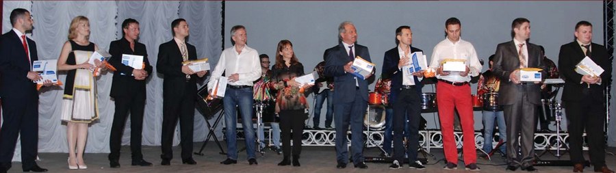Призма-чемпіони Михайло Тодавчич, Ірина Матюніна, Дмитро Лактін, Ілля Толмачов, Вадим Гончар, Інгріда Іванца, Геннадіє Фала, Геннадіє Унгуряну, Сергій Чертов, Вадим Загородній, Александру Фурник.