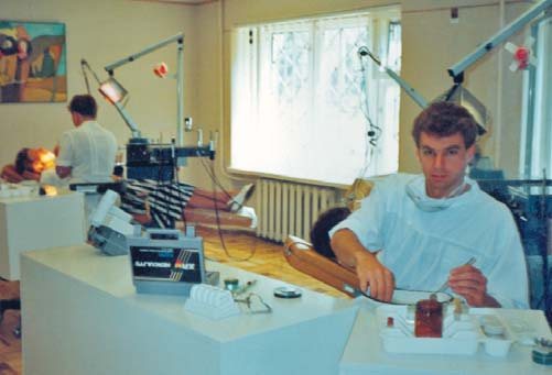 Перше робоче місце у приватній клініці «Геліос». Львів, 1995 рік.