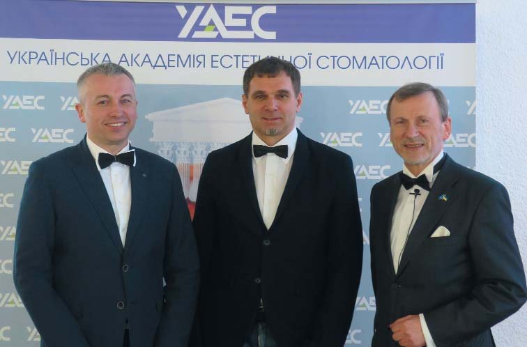 Три президенти УАЕС: Андрій Пешко, чинний президент (у центрі), Станіслав Геранін, чия каденція розпочнеться у 2020 році (ліворуч), і Сергій Радлінський, паст-президент.