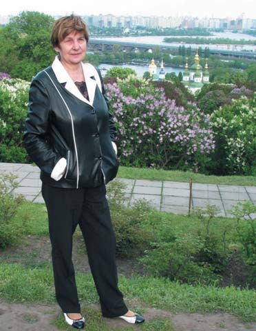 Весна, квітне бузок