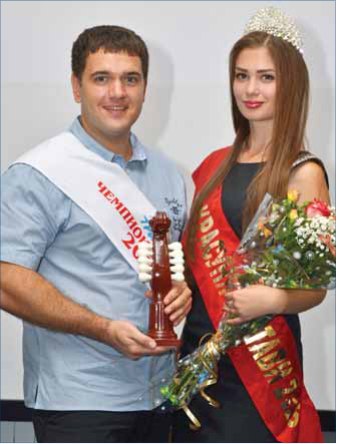 Юрій Гузєєв отримує нагороду Призма-чемпіона України 2014 року