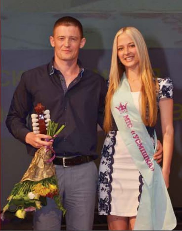 Міс Усмішка Анастасія Антропова вручила Призма-чемпіону України Романові Алієву «Зубасту віолончель» — символ мистецтва в стоматології. Переможцю дістався і сертифікат на систему управління стоматологічною клінікою «Зубна фея» від розробників з фірми «Роял Інтеграція», який вручив директор Ростислав Олійник
