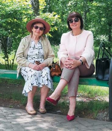 На відпочинку з наставницею і вчителькою з ортодонтії, к. м. н. В. А. Сірик.