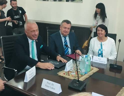 У Тбіліському державному медичному університеті 19.09.2017 р. Ректор ТДМУ, проф. Зураб Вадачкорія, ректор УМСА, проф. В’ячеслав Ждан і проф. Любов Смаглюк.