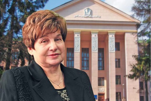 Віват жінці, для якої стоматологія стала поезією її життя!
