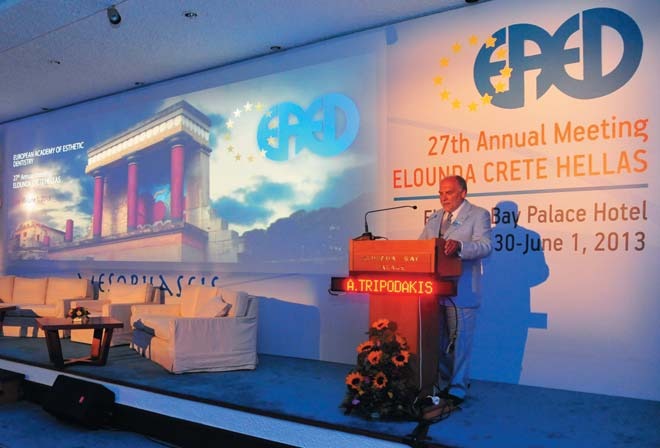 Професор Аріс Петрос Тріподакіс — президент Європейської академії естетичної стоматології. 2013-14 роки.