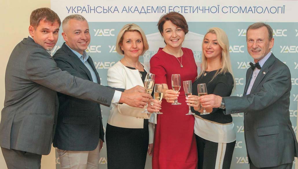 Автограф-сесія після лекторію УАЕС