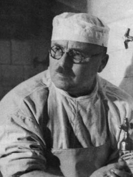Батько Евальда Ян Янович Варес, лікар-хірург (1896–1976).