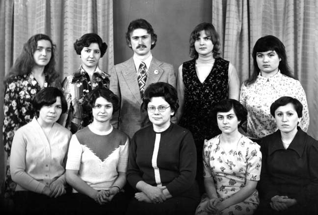 Група випускників 1979 року стоматологічного факультету з куратором Таїсією Скрипніковою, доцентом кафедри госпітальної терапевтичної стоматології Полтавського медичного стоматологічного інституту.