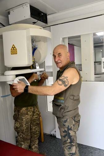 Волонтерський стоматологічний рух «ТриЗуб Дентал»: пересувні кабінети, комплекс «Слон» та лікарі-волонтери